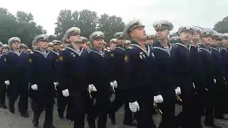 На Якорной площади в Кронштадте прошла церемония выпуска офицеров военно-морских учебных заведений