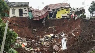 Two major landslide in  Cihanjuang village, West Java, Indonesia 🇮🇩 kills 11 people & 18 injured.