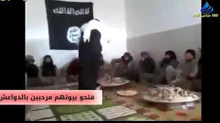 لحظه واجبه غدا الى داعش الارهابي في أحد منزل شيوخ اهل الموصل  هاكذا تم أستقبلهم من قبل شيوخ