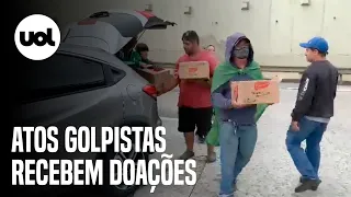 Bloqueio de estradas: apoiadores bolsonaristas fazem doações à paralisação e cantam hino do Brasil