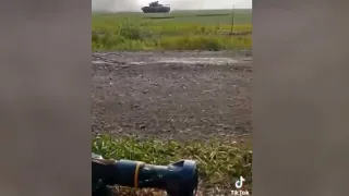 Ukraine war - Two Russian tanks destroyed by Javelin missiles from close range
