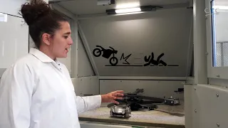 Machine d'abrasion par impact Darmstadt. Test d'essai physique pour vêtements moto.