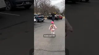 Little girl battling cancer has heartwarming reunion with daddy 🥹❤️