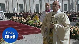 Pope Francis delivers 2018 Easter Sunday Mass at the Vatican - Daily Mail
