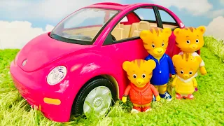 Daniel Tigers Neighbourhood Toys Driving VW Bug Car Pond Trip