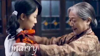 Tears｜On the eve of Xiangxiang's wedding, grandma gave her the wedding gown for her marriage