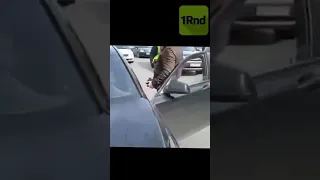 Ростовчанин в Симферополе прокатил полицейского на капоте BMW (12.03)