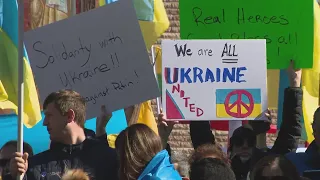 'Illinois is with you': State, local leaders join hundreds in rally for Ukraine