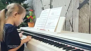 Antonova MilaNa 8 лет / Китайский мальчик/ Игра на пианино 🎹