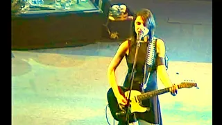 PJ Harvey - This is Love - Live London 2001