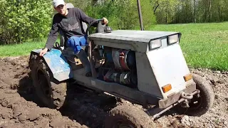 Оранка саморобним трактором на базі т-25 саморобним плугом.