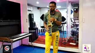 Skillful promgold sax playing its a beautiful day cover at Skillfullevite live music studio