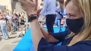 Giorgia Meloni: Anche qui a Taranto tanto affetto e partecipazione per Fratelli d'Italia. Grazie!