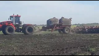 Трактор Кировец К-742МСт1 с посевным комплексом SALFORD