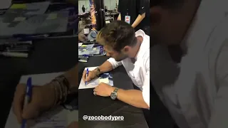 Chris Hemsworth getting hard time to sign autographs- struggle is real