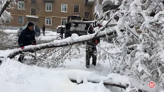 Снежный апокалипсис в Ревде. Город продолжает восстанавливаться после аномального выпадения осадков