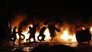 Ukraine: Fires burn after day of violence in Kyiv