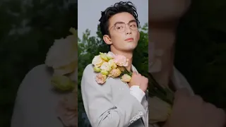 He looks so hot with these glasses 🥵 💚Cre: ID:45388707900 #Wulei #NgôLỗi #吴磊 #LeoWu