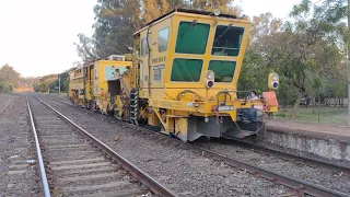 Socadora e niveladora plasser theurer da Rumo Logística.