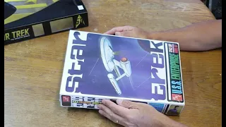 AMT Round 2 U.S.S. Enterprise 1:650 scale, with lights and sounds. Part 1