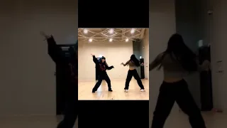 secret number Dita & zuu joined Perfect Night by LE SSERAFIM dance challenge on recent weverse live