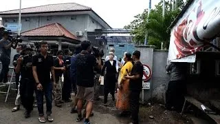 Australian consul general visits men on Indonesian death row