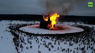 Гигантский "замок корона-людоеда" сожгли в Никола-Ленивце на Масленицу