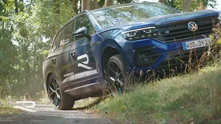 Our Touareg R in offroad mode | Volkswagen R