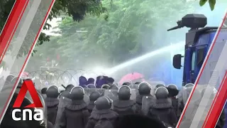 Thai protesters disperse after breaking through barricades outside parliament