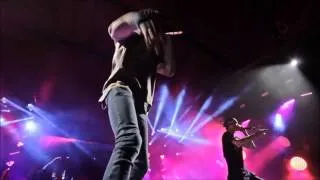 Wiz Khalifa + Machine Gun Kelly performs Mind Of a Stoner