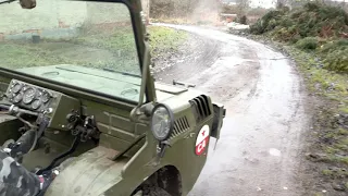 Erste Runde auf Zeit mit dem Pomßen und Proberunde mit dem LUAZ Schwimmwagen über die Rennstrecke