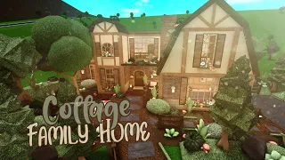 • Bloxburg || Cottage Family Home speedbuild || Sunflxmar •