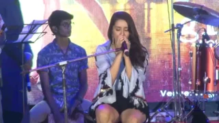 Shraddha Kapoor Live Singing Performance on Half Girl Friends Song "Main Phir Bhi Tumko Chahungi"