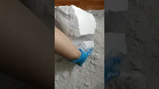 Чистка и колка большой глыбы мела | Cleaning and chopping a large block of chalk