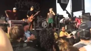 Issues live warped tour 2014