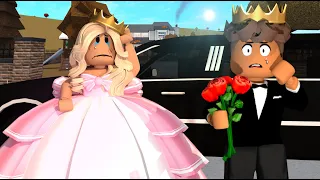 Taylor Has A DATE WITH THE PRINCE OF BLOXBURG! *SHE GETS SABOTAGED!* VOICE Roblox Bloxburg Roleplay