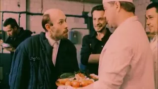 Дукалис кормит Ленина