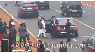 PM Narendra Modi breaks protocol, walks down Rajpath to greet people