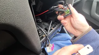 Instalacja zmieniarki Bluetooth dla RNS-e w Audi A3 8P | Digital changer assembly