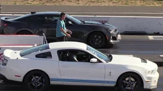 ZL1 Camaro vs Shelby GT500 - 1/4 mile drag race