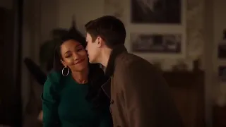 The Flash 6x12 - Barry y la falsa Iris Audio Latino