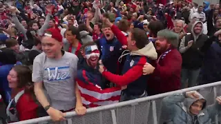 WOW ! 😱 USA FANS WILD CRAZY REACTIONS TO CHRISTIAN PULISIC'S EXCELLENT GOAL VS IRAN