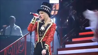 ed sheeran surprises taylor swift in her red tour as a clown🤡 *adorable* #shorts