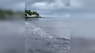 Tonga is in danger! Tsunami waves hit the houses after the volcanic eruption!!