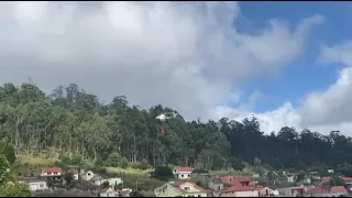 Helicóptero combate fogo nos Canhas