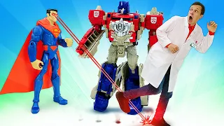 Игрушки Супергерои в больнице: Супермен и Оптимус Прайм заболели! Доктор Плюшева ведет прием!