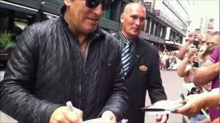 Bruce Springsteen signing autographs infront of Hotel Kämp, Helsinki 31.7.2012