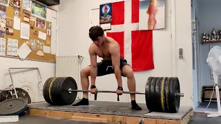 just a casual 200 kg deadlift by a 15 year old kid