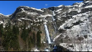 Природа Кавказа. Мелодия  горной воды Кавказа и плачущий аккордеон