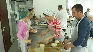 Ukraine humanitarian aid: locals step up to the plate to keep people fed